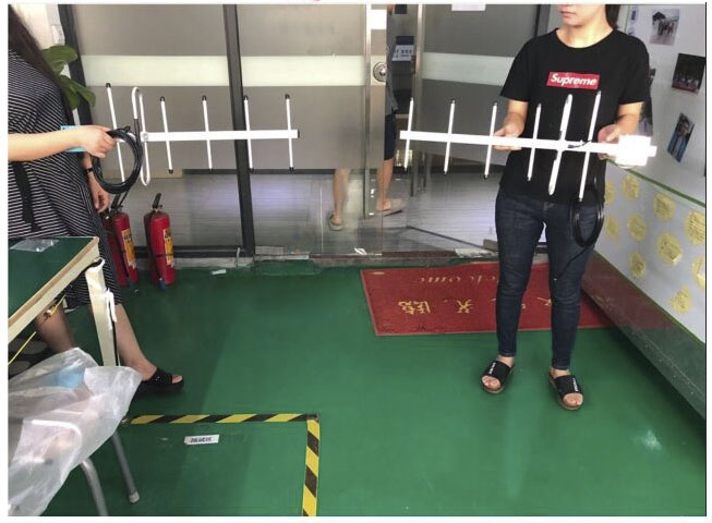接收機(jī)無(wú)線(xiàn)模塊的天線(xiàn)要水平安裝